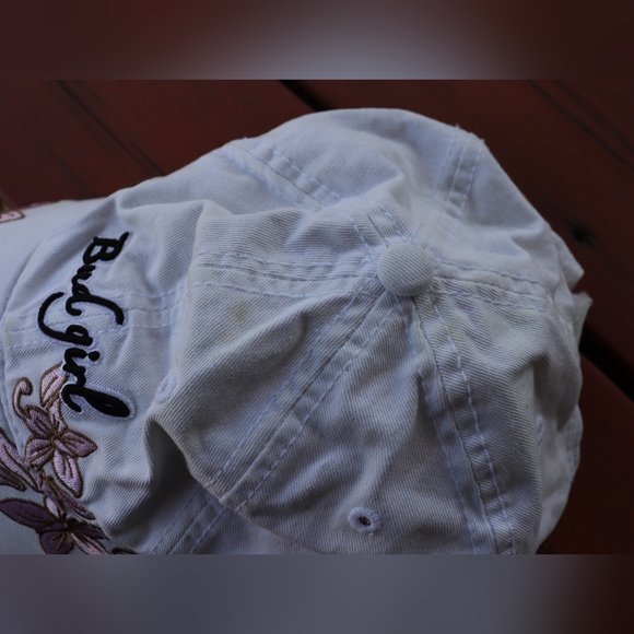Budweiser Bud Girl White & Pink Velcro Back Cap - Picture 3 of 4